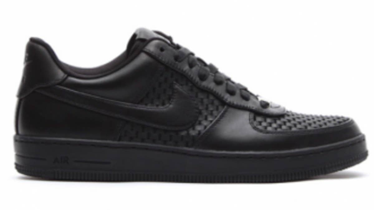 The Air Force 1 Downtown releases continue this week with a new blacked-out leather quickstrike.
