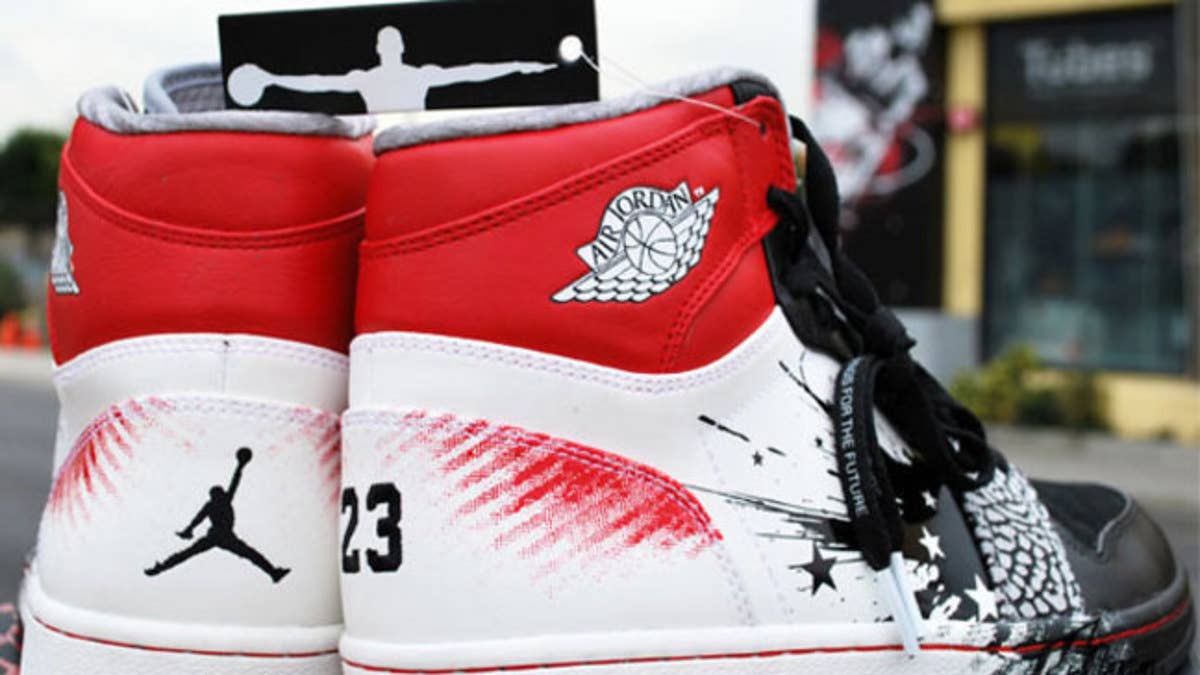 With a release scheduled for this weekend, we are now given a more detailed look at the much anticipated Dave White x Air Jordan Retro 1 'Wings for the Future."