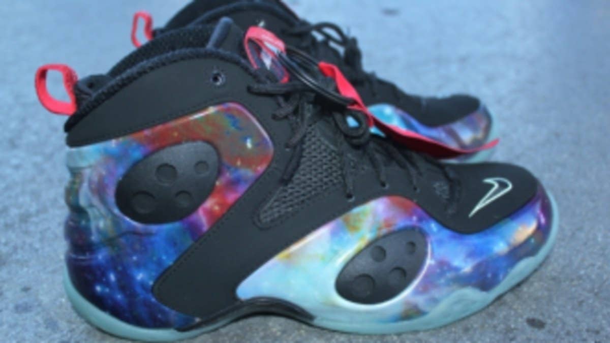 Finally hitting nationwide accounts in limited quantities tomorrow, let's take one last detailed look at the "Galaxy" Nike Zoom Rookie.  