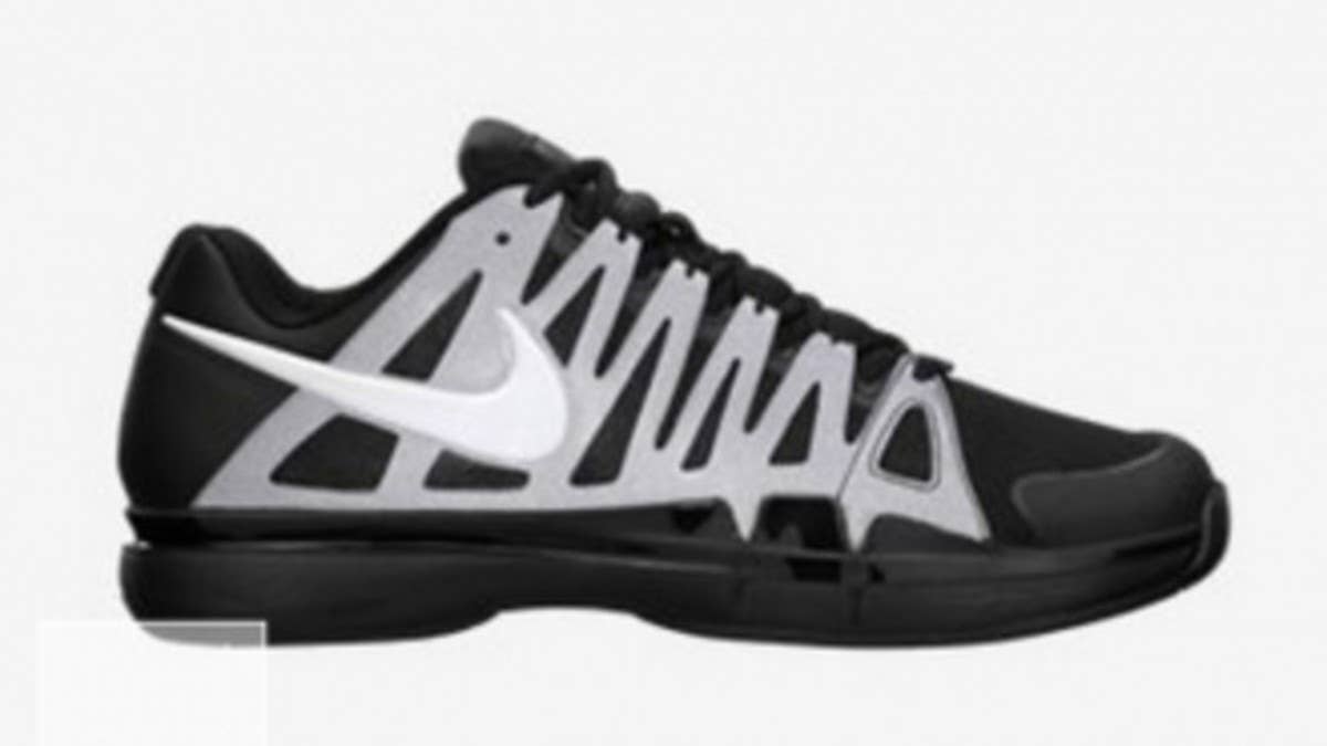 A limited edition simple look takes over the instant classic Roger Federer signature Zoom Vapor 9 Tour by Nike.