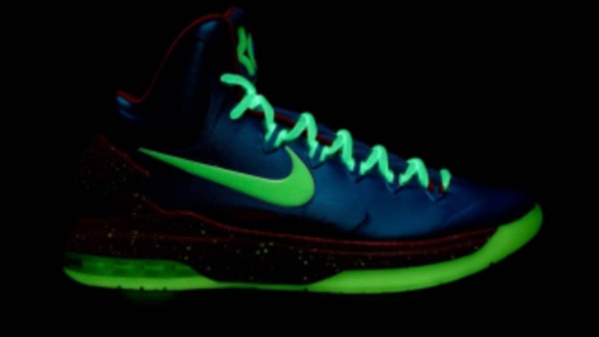 NIKEiD continues to put everything behind the recently unveiled KD V iD with the addition of Glow in the Dark options for use on the innovative KD signature.  