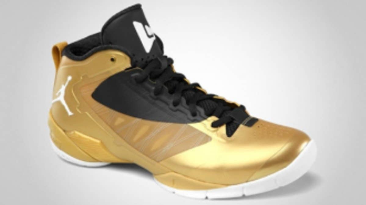 If the Miami Heat advance to the NBA Finals, it's fair to assume that we'll see this golden colorway of the Fly Wade 2 EV on the court.