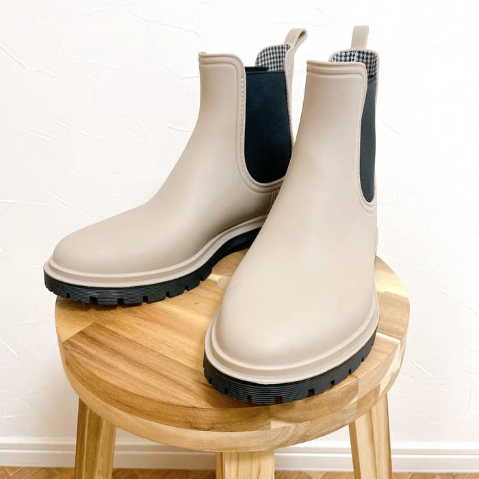 WORKMAN（ワークマン）のおすすめシューズ「全天候型 防水シューズ」