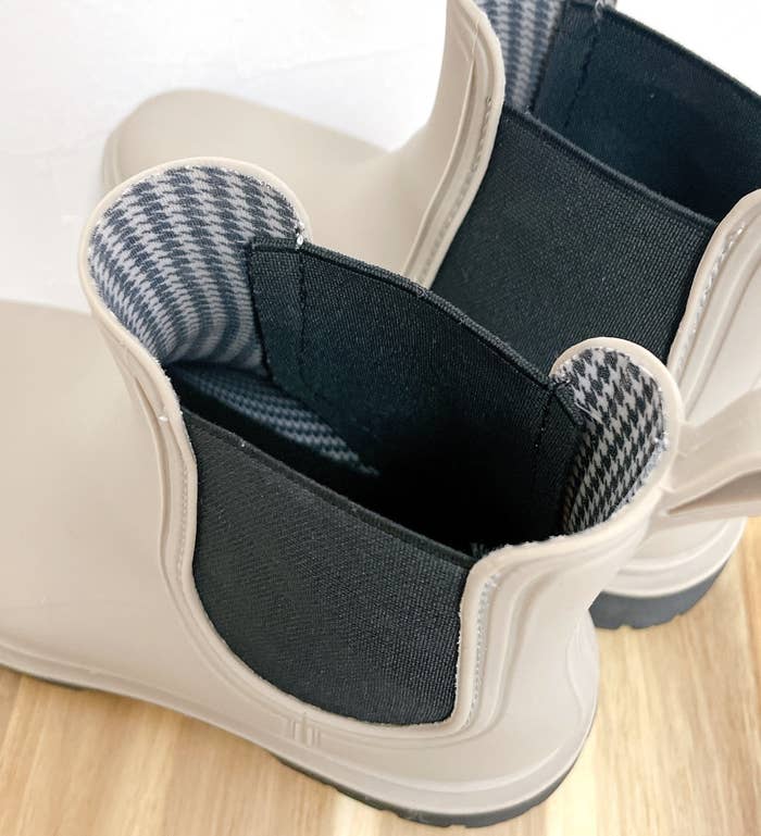 WORKMAN（ワークマン）のおすすめシューズ「全天候型 防水シューズ」