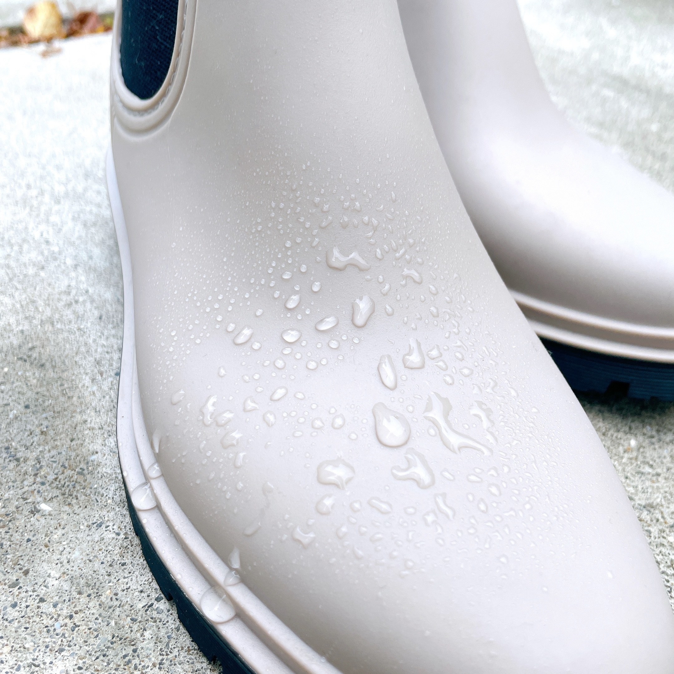 WORKMAN（ワークマン）のおすすめシューズ「全天候型 防水シューズ」