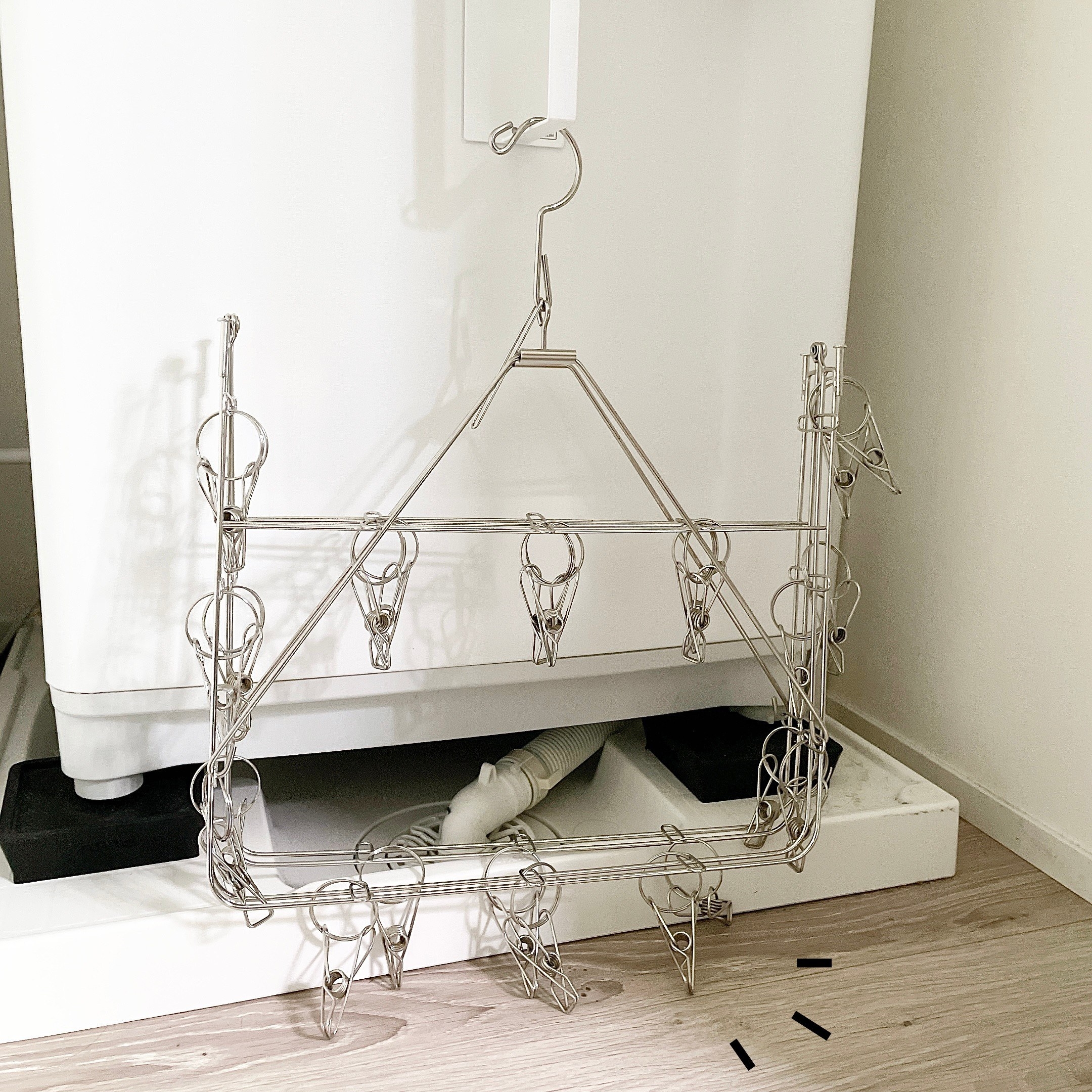 LOFT(ロフト)のおすすめのアイテム「マグネット洗濯ハンガー収納ラック ホワイト tower(タワー)」