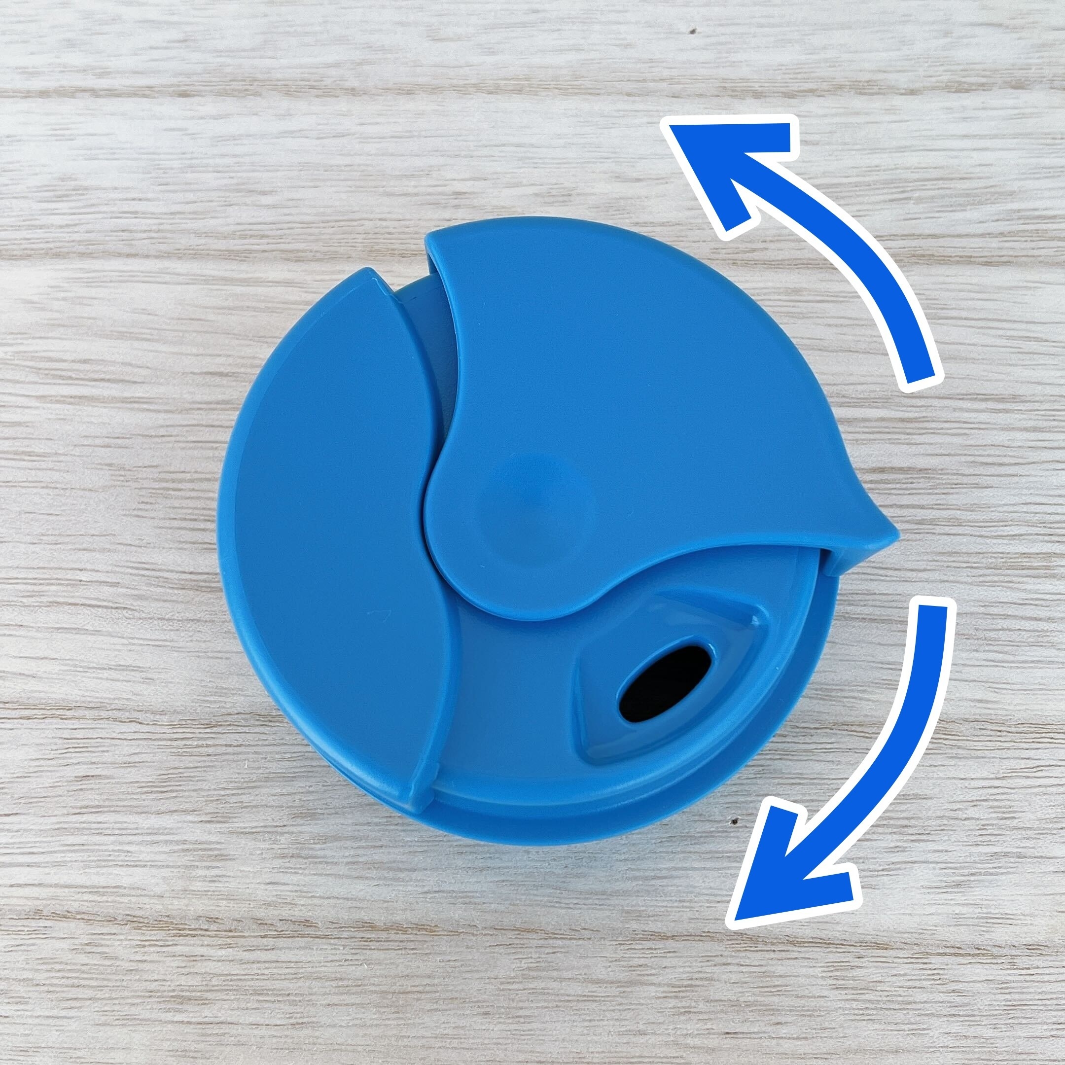 Starbucks Coffee（スターバックスコーヒー）のオススメの新作「ウォーターインタンブラーブルーグリッター473ml」