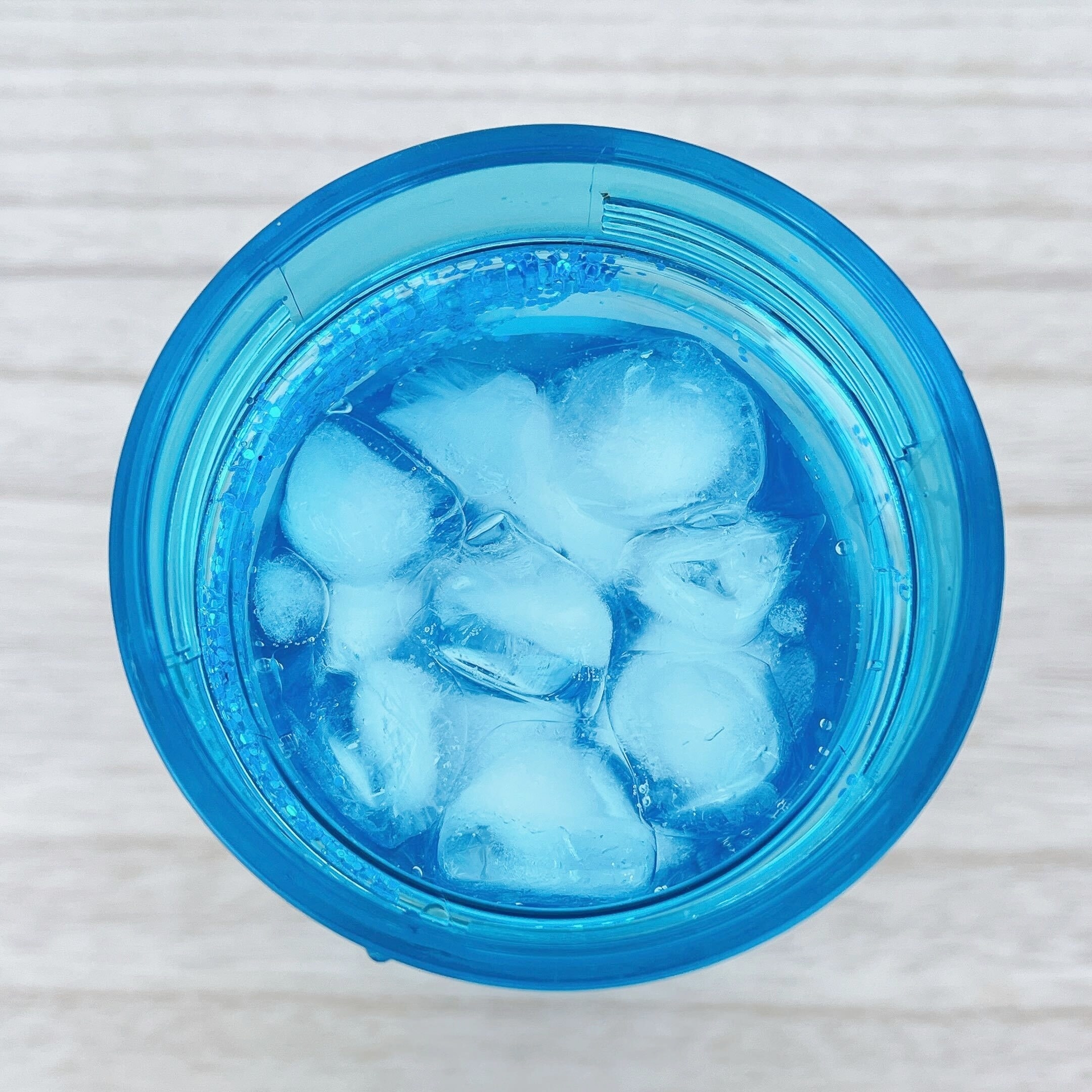 Starbucks Coffee（スターバックスコーヒー）のオススメの新作「ウォーターインタンブラーブルーグリッター473ml」