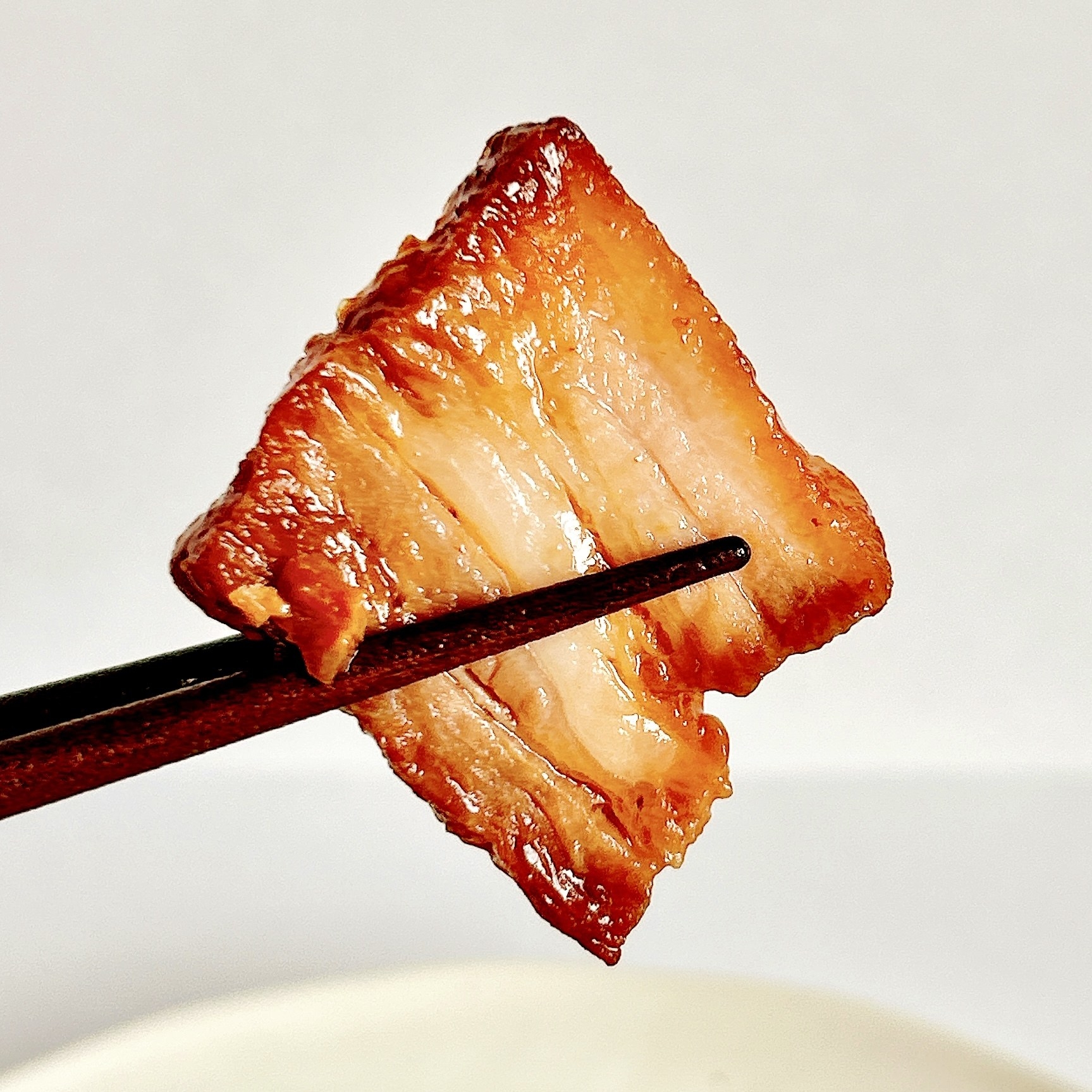 FamilyMart(ファミリーマート)のオススメの惣菜「直火焼の香ばしさ厚切り焼豚」