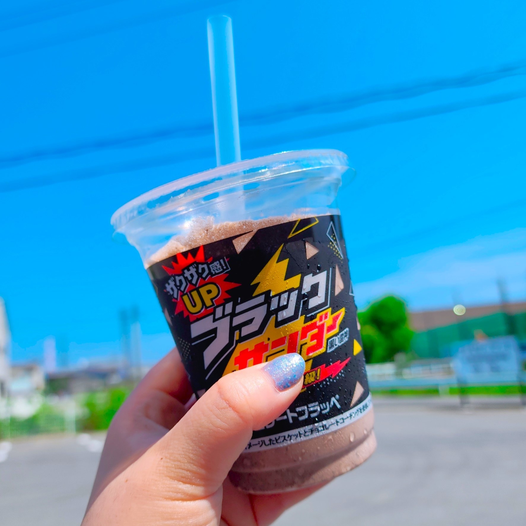 FamilyMart（ファミリーマート）のおすすめスイーツ「ブラックサンダー チョコレートフラッペ」