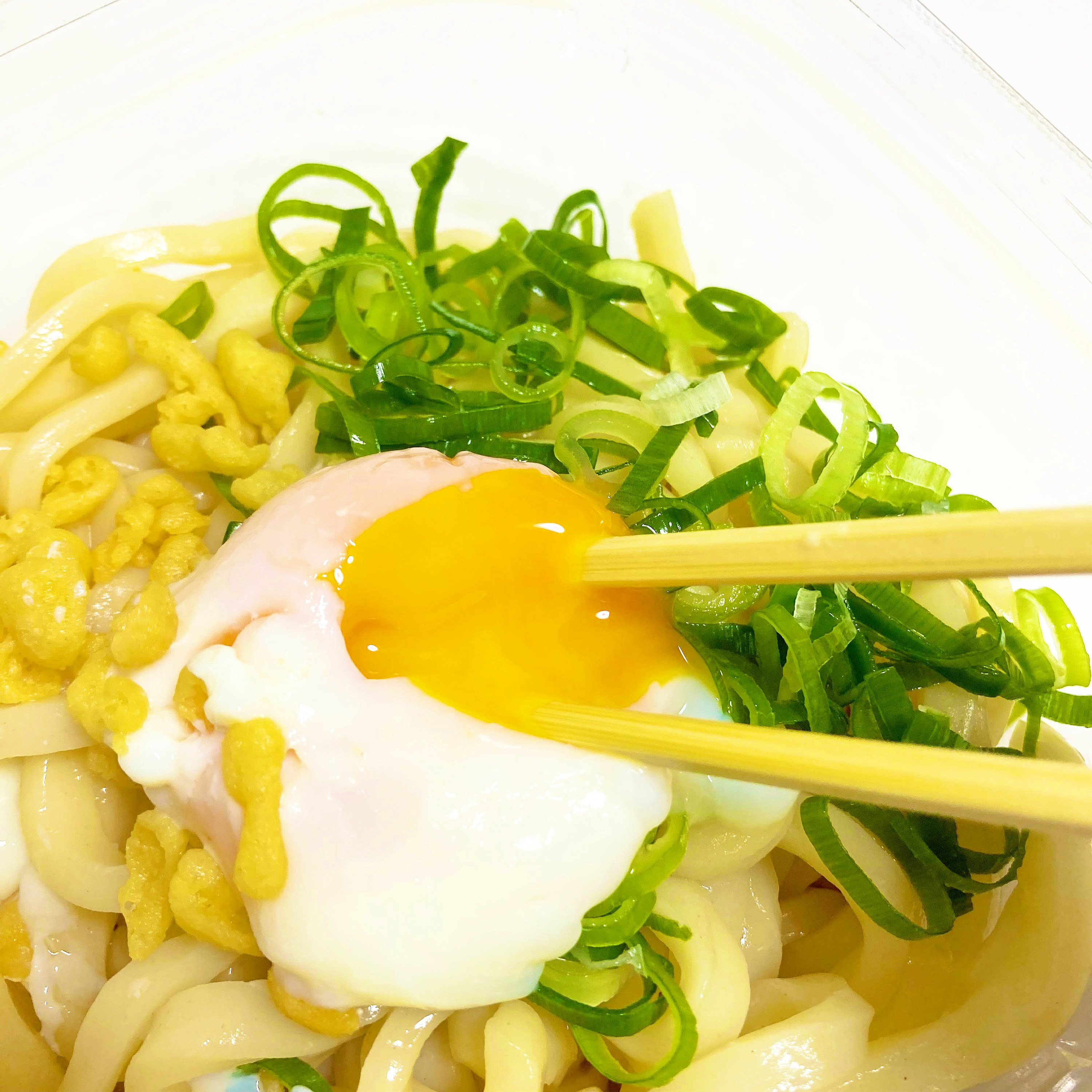 セブン-イレブンのおすすめ商品「半熟玉子の冷しぶっかけうどん」