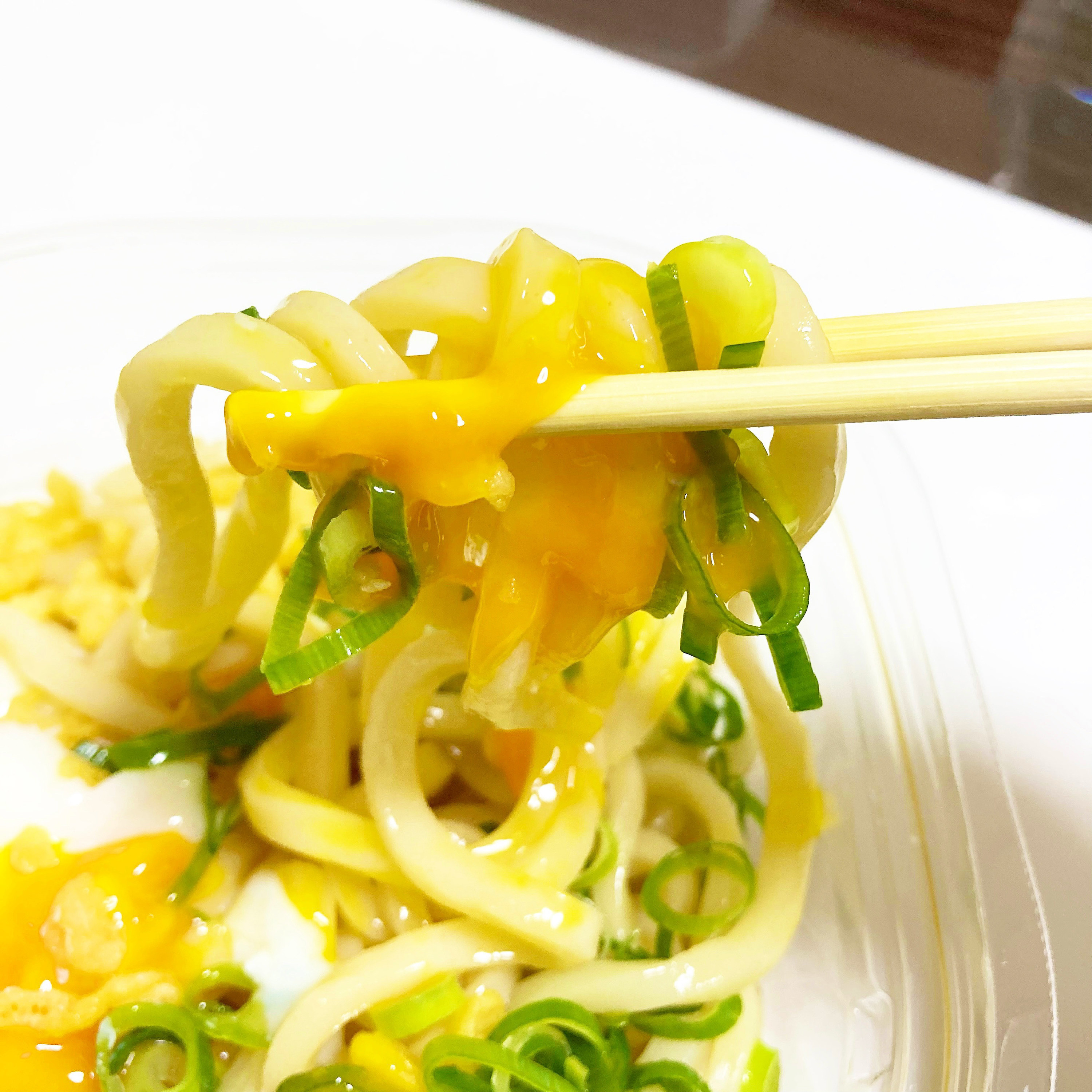 セブン-イレブンのおすすめ商品「半熟玉子の冷しぶっかけうどん」