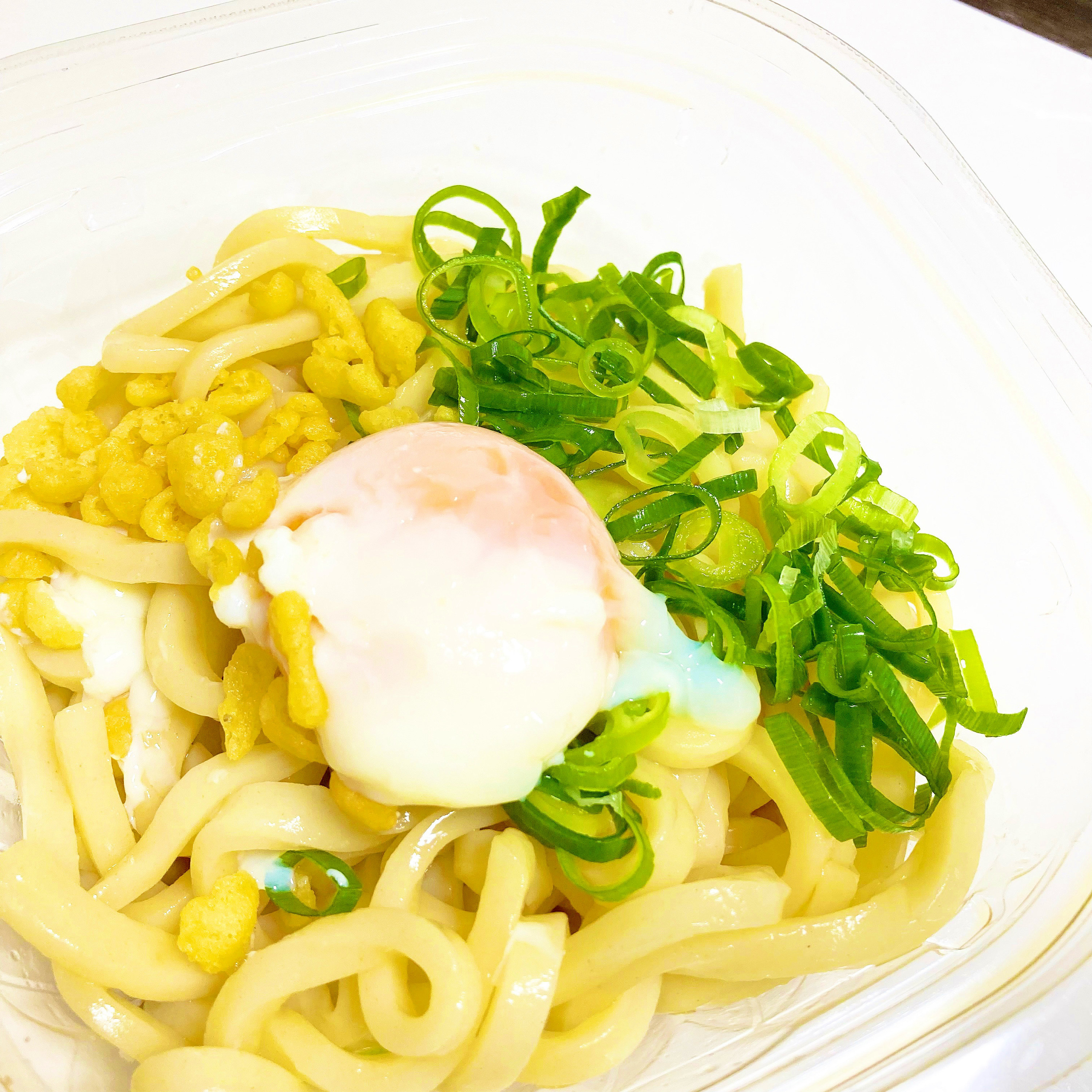 セブン-イレブンのおすすめ商品「半熟玉子の冷しぶっかけうどん」