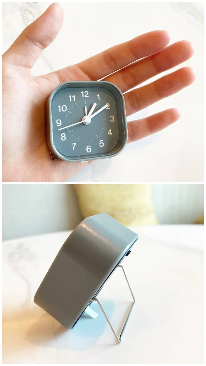 DAISO(ダイソー)のおすすめインテリア雑貨「ミニクロック(スクエア、グレー)」