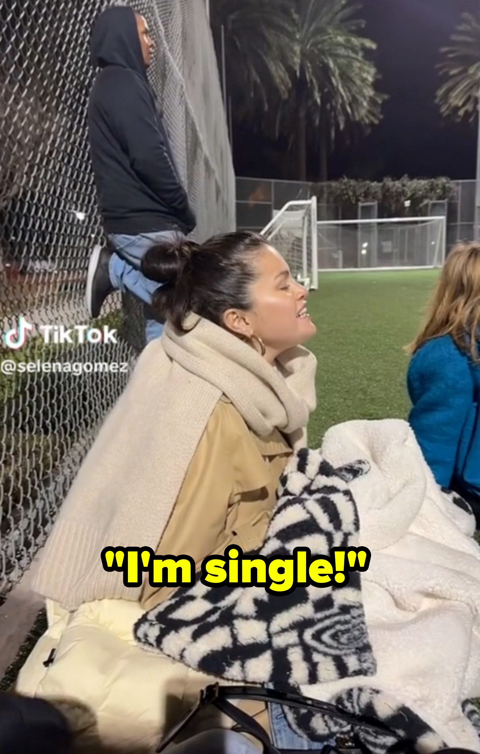 Selena Gomez shouts I&#x27;m single at the field