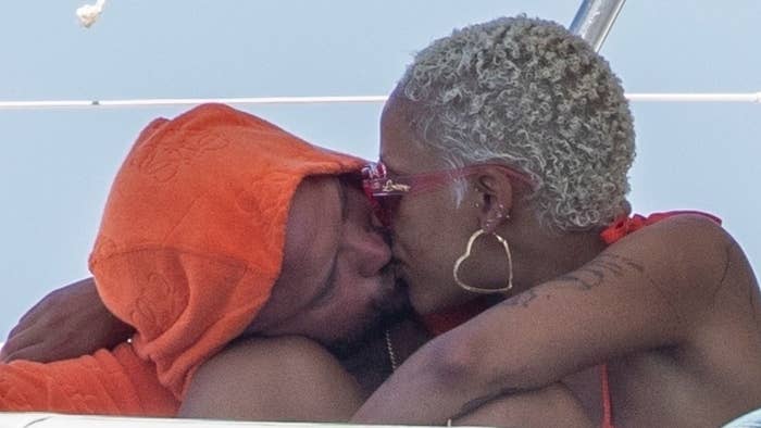 Doja Cat kissing J. Cyrus