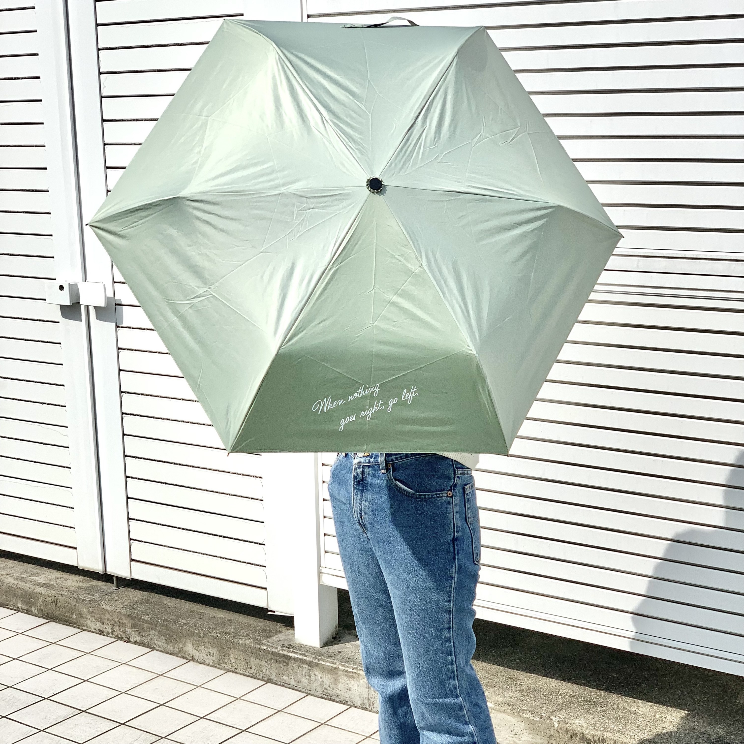 3COINS（スリーコインズ）のおすすめの便利アイテム「晴雨兼用折傘ロゴ」