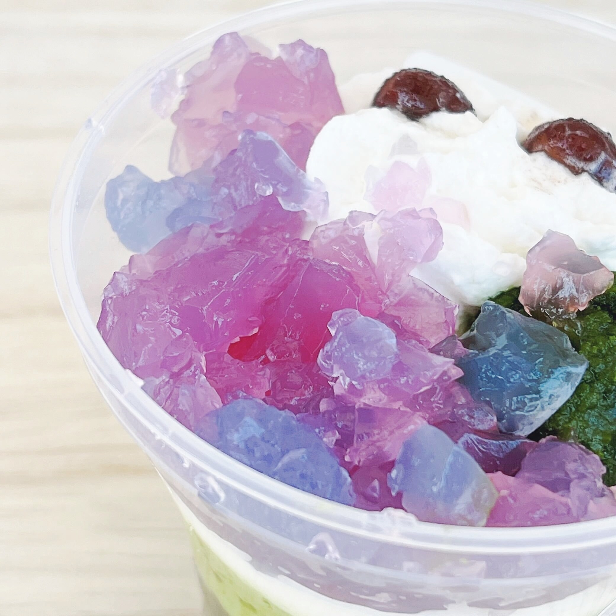 セブン-イレブンのオススメのスイーツ「宇治抹茶のパフェ あじさい色のレモンゼリー」