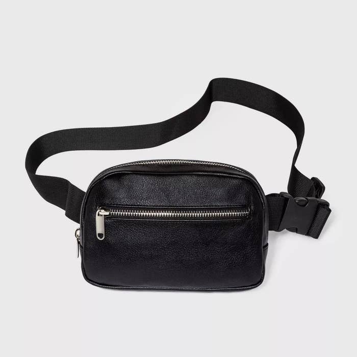 The black fanny pack