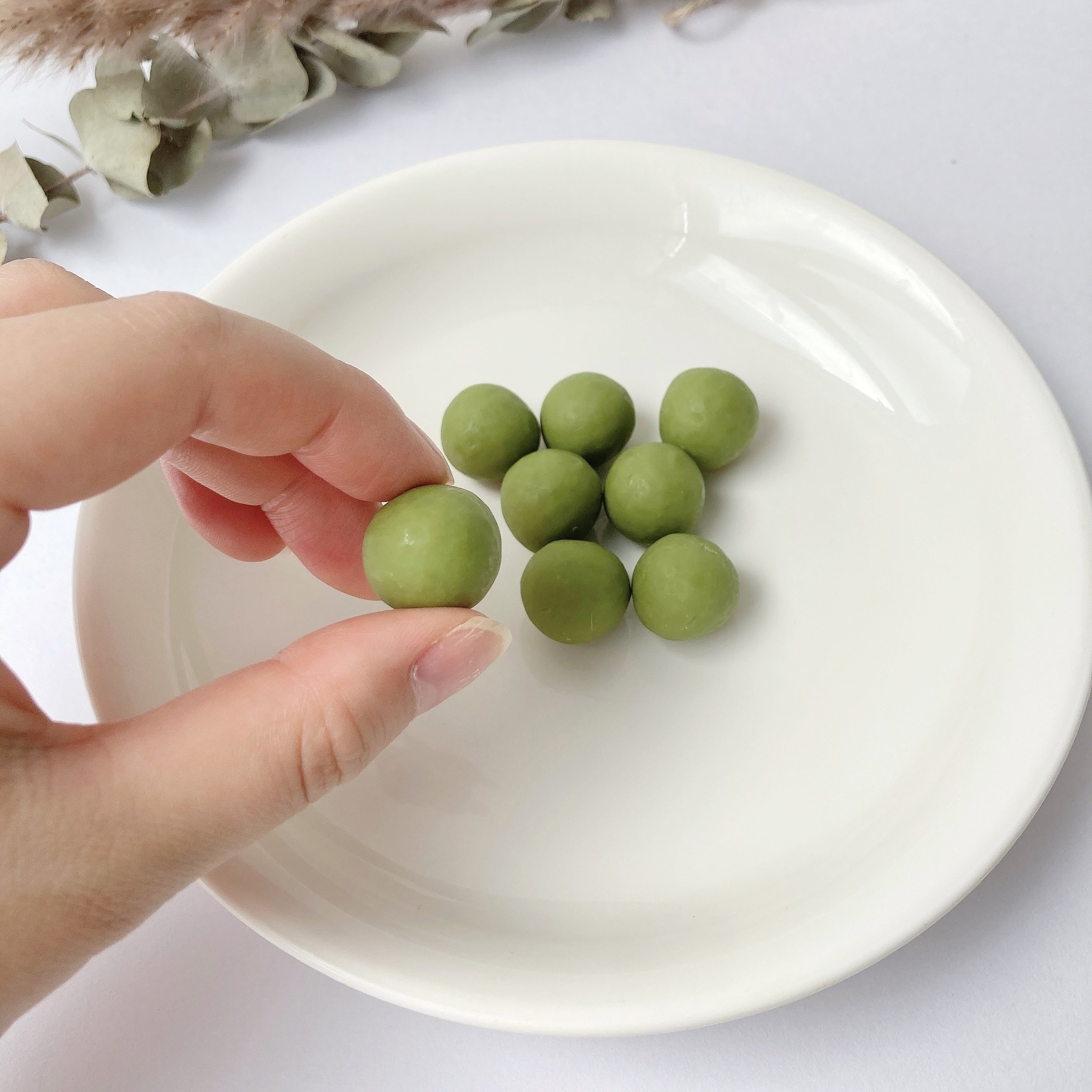 セブン-イレブンのオススメのスイーツ「7P 黒糖もち入り 宇治抹茶チョコ」