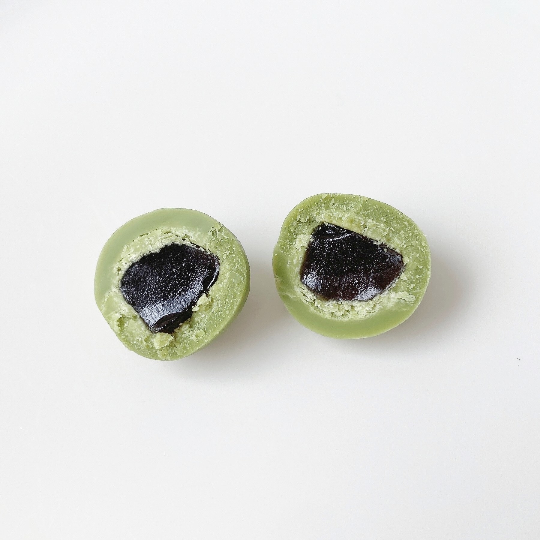 セブン-イレブンのオススメのスイーツ「7P 黒糖もち入り 宇治抹茶チョコ」