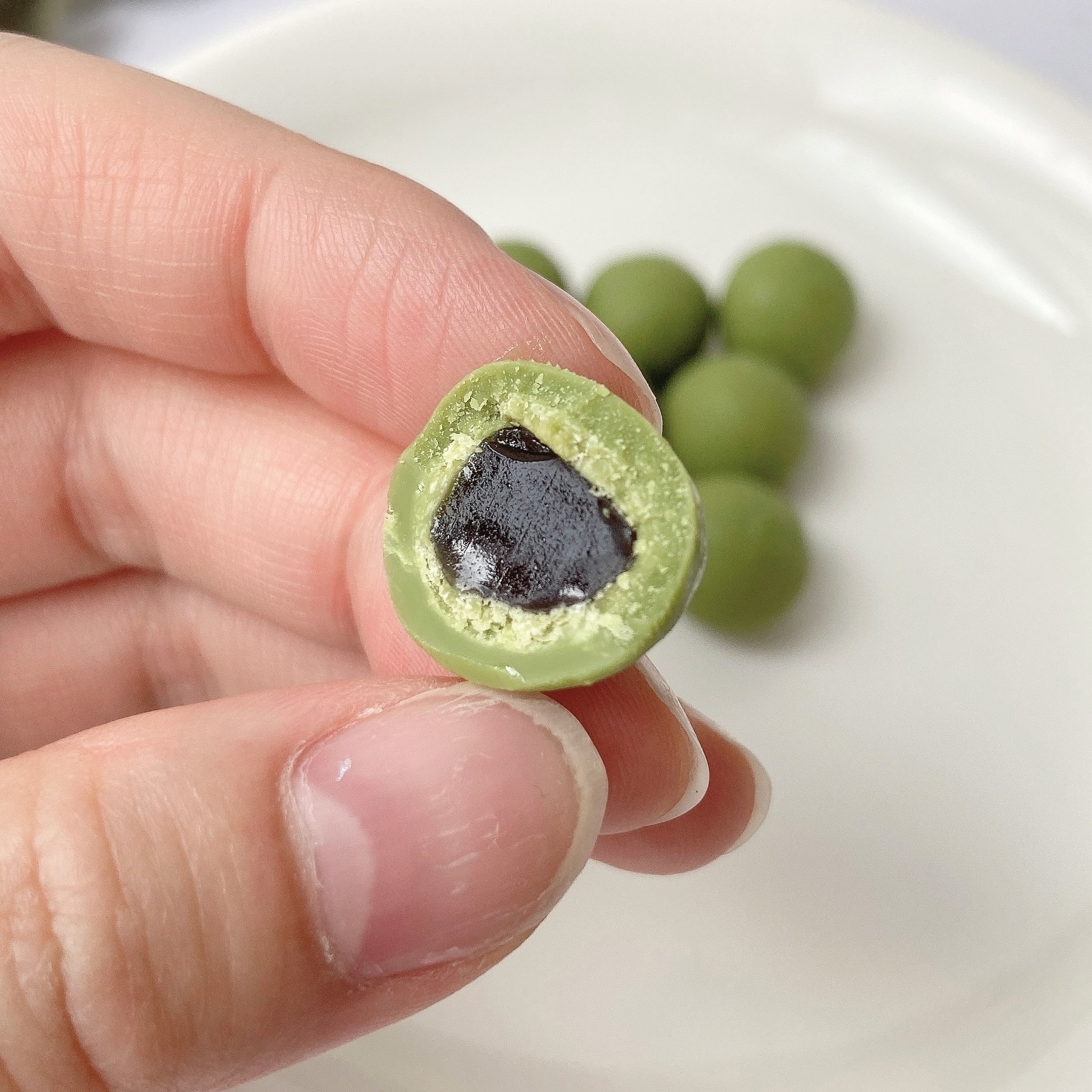 セブン-イレブンのオススメのスイーツ「7P 黒糖もち入り 宇治抹茶チョコ」