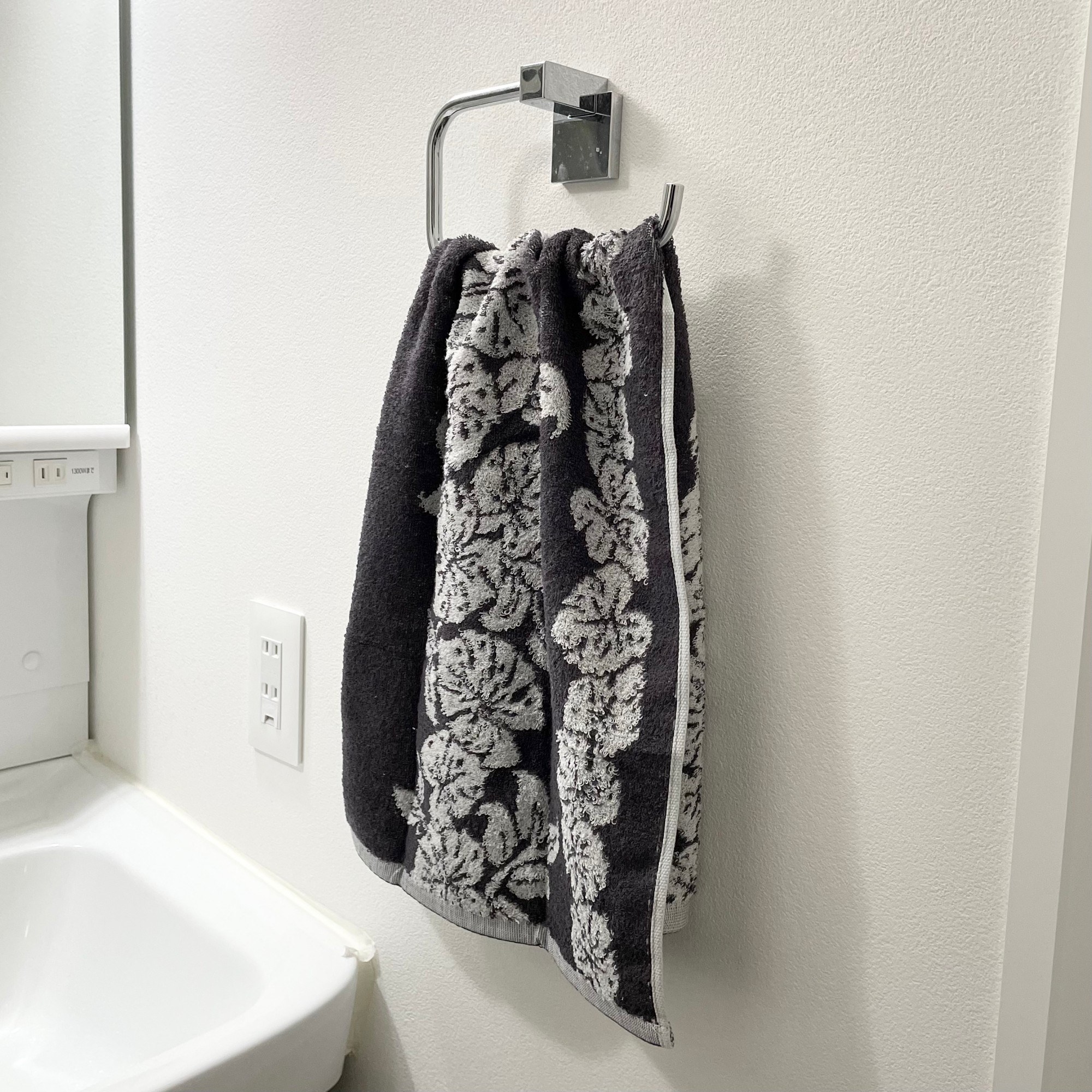 FamilyMart（ファミリーマート）のおすすめのアイテム「今治フェイスタオル MONSTERA PAREAU（モンステラ パレウ）」