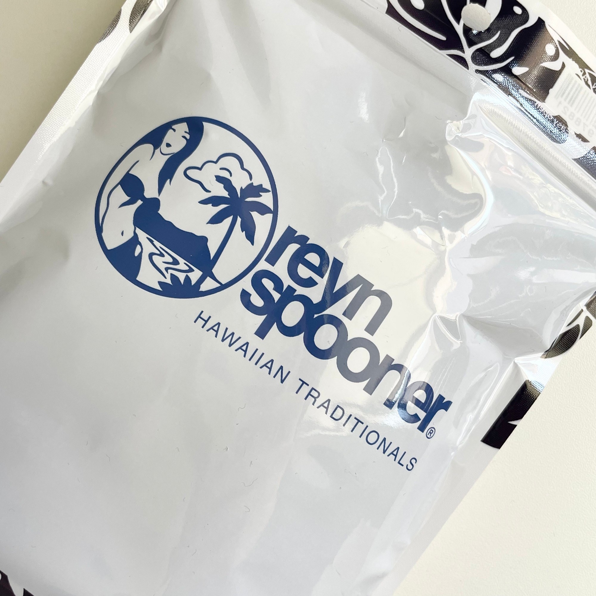 FamilyMart（ファミリーマート）のおすすめのアイテム「今治フェイスタオル MONSTERA PAREAU（モンステラ パレウ）」