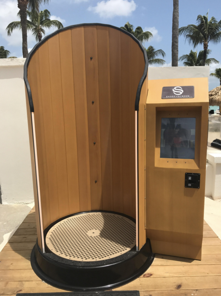 a machine that applies sunscreen for you