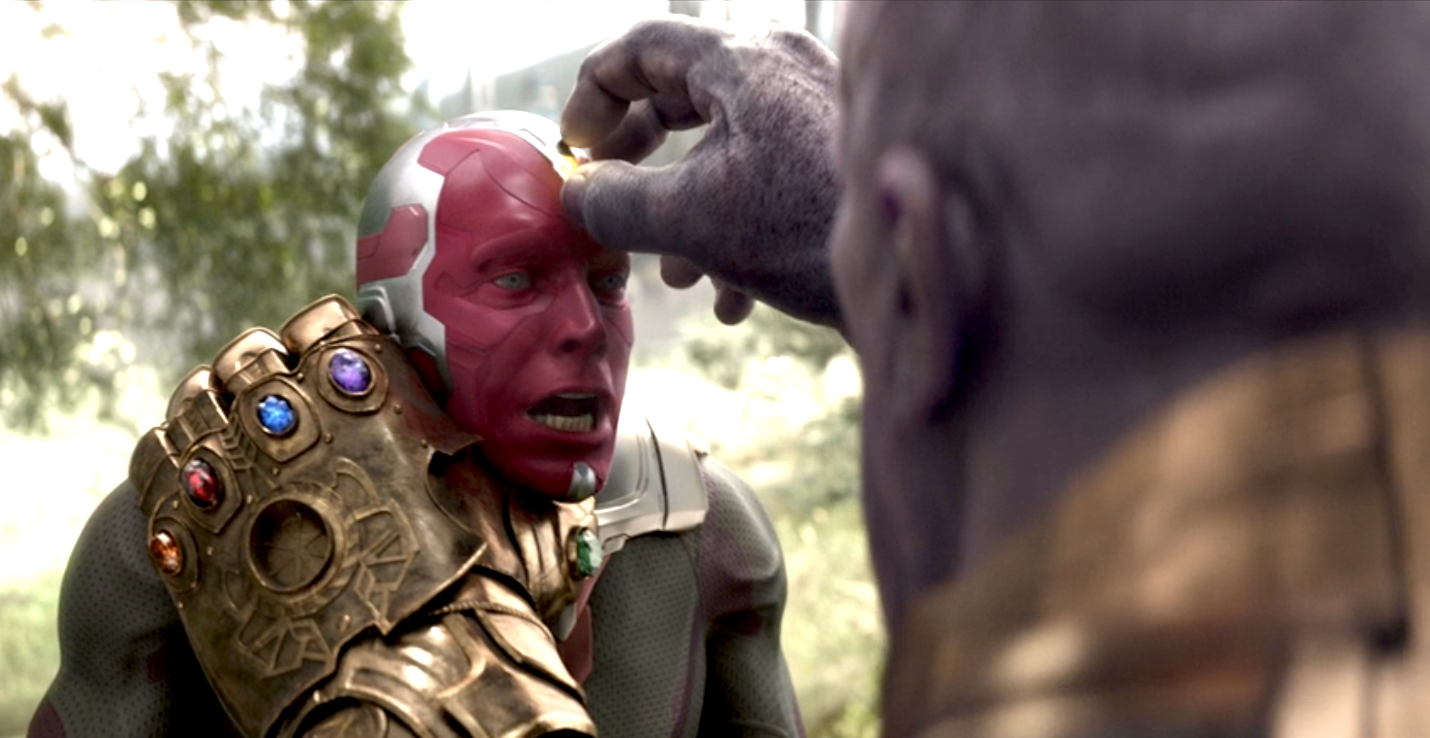 Thanos pulling the stone from Vision&#x27;s head