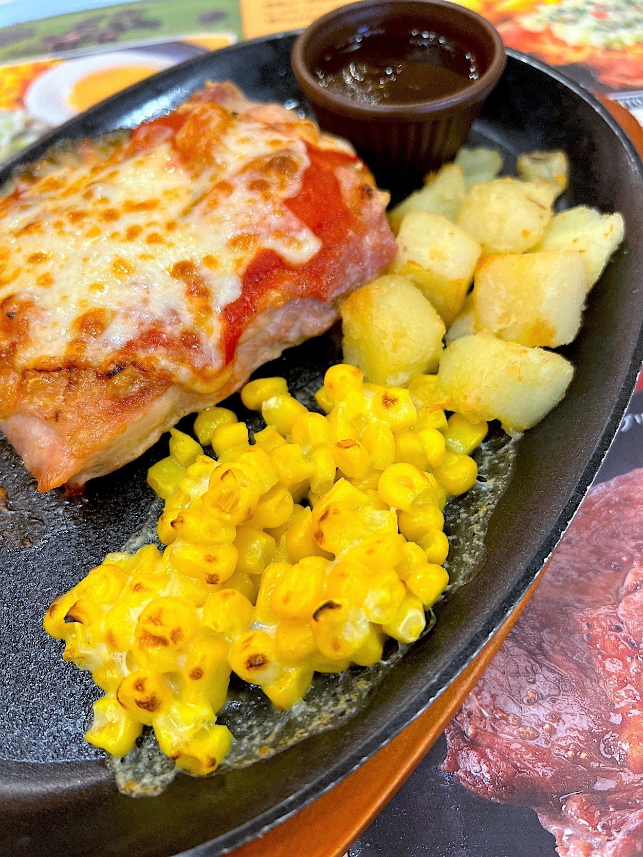 サイゼリヤのおすすめフード「柔らかチキンのチーズ焼き」