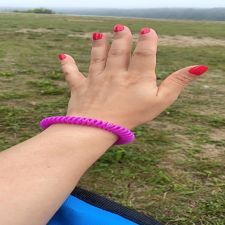 reviewer in pink coiled bracelet