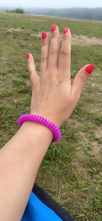 reviewer in pink coiled bracelet