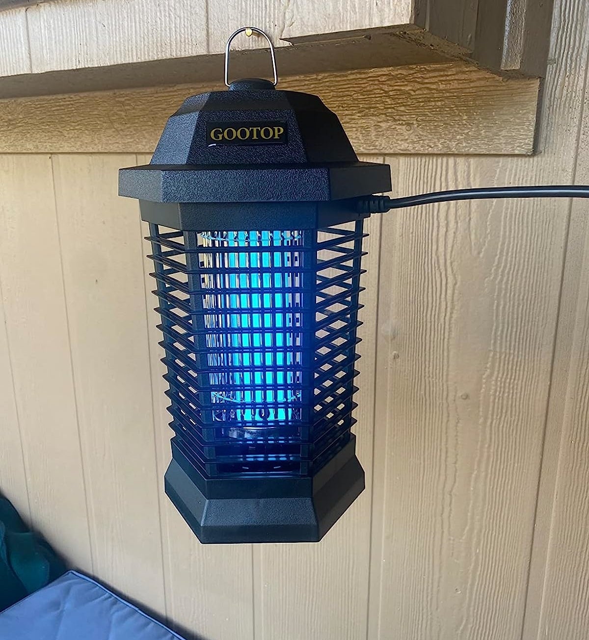 reviewer photo of the bug zapper