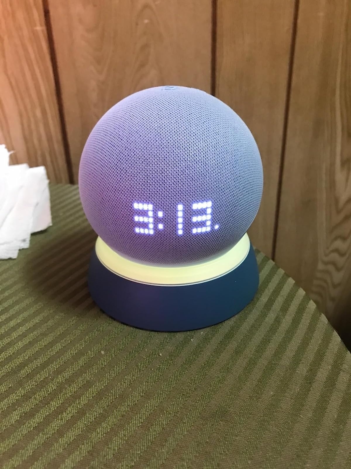 reviewer image of the echo dot displaying the time as 3:13