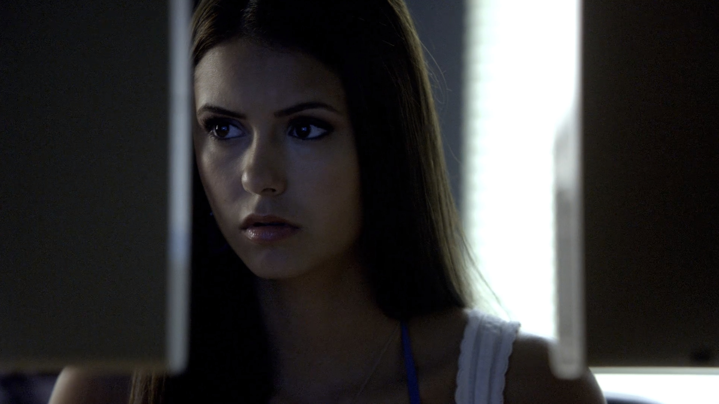 elena on a computer in vampire diaries