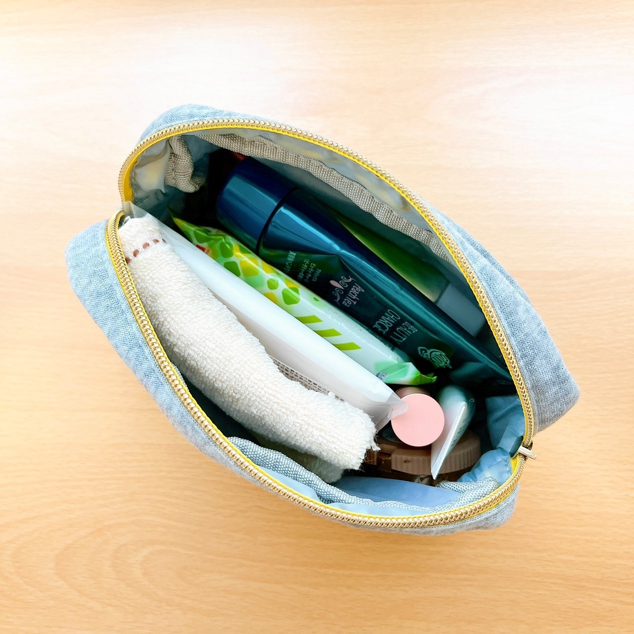 DAISO(ダイソー)のおすすめのポーチ「スウェットマチ付ポーチ(トイ・ストーリー)」