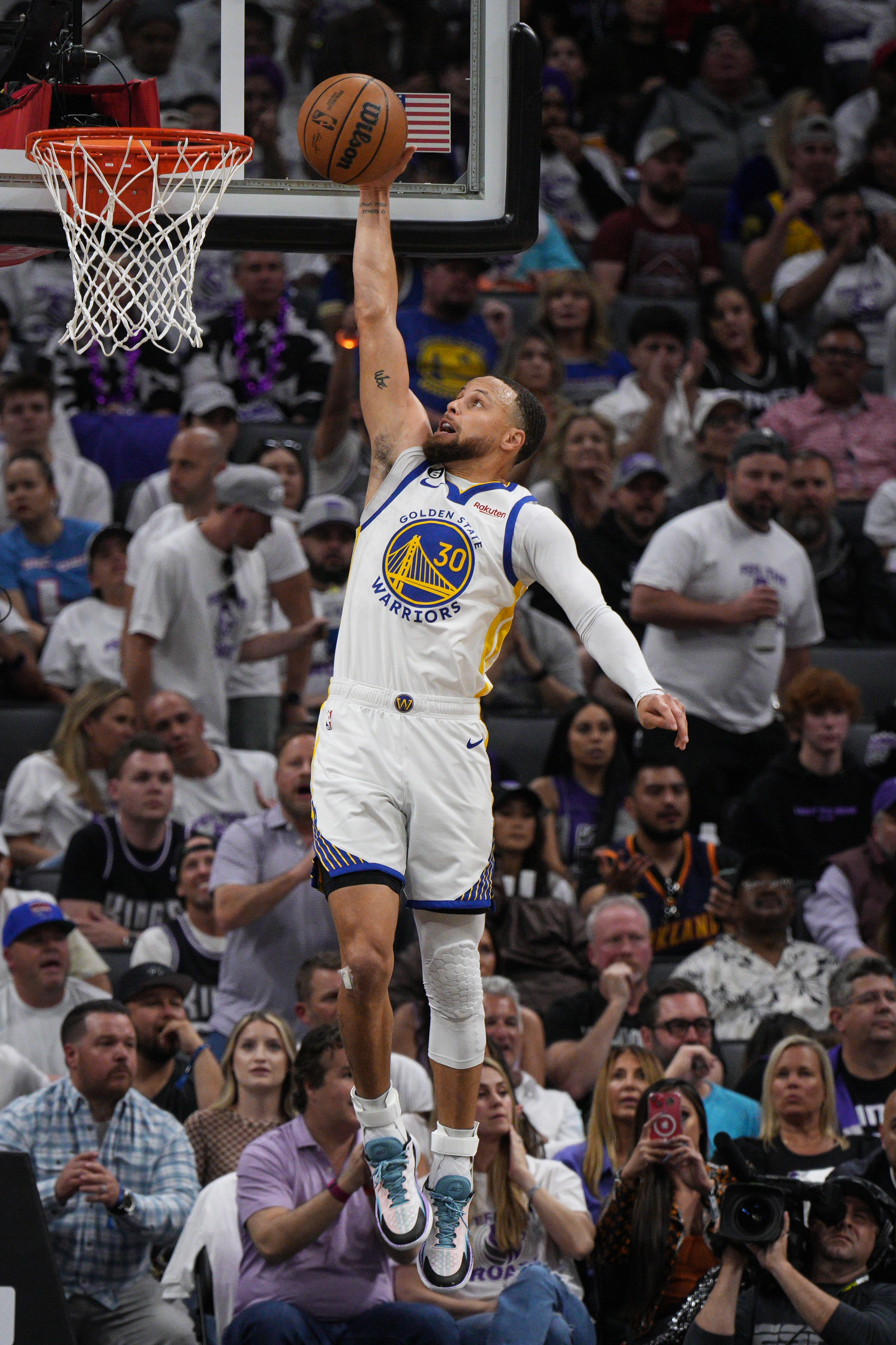 Stephen Curry airborne for a layup