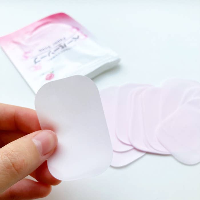 DAISO(ダイソー)の衛生グッズ「ペーパーソープ 30枚 ローズの香り」