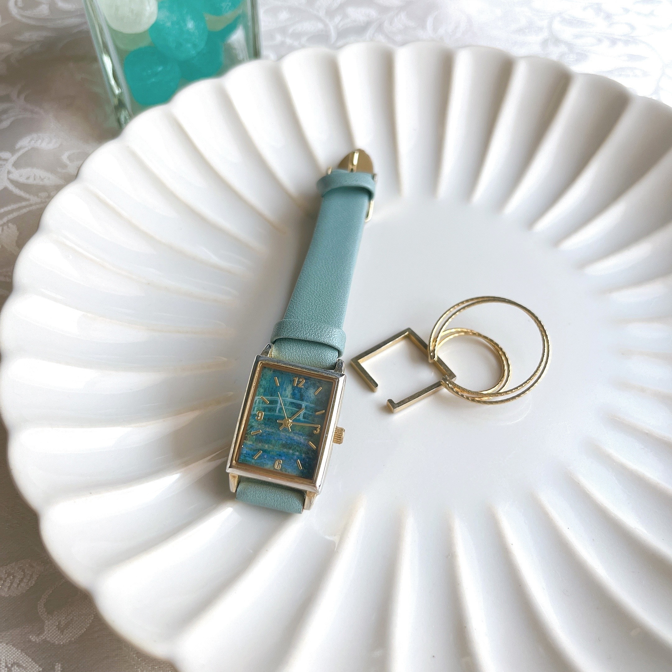 ダイソーのオススメのお皿「プレート(菊、約19.5cm、ホワイト)」