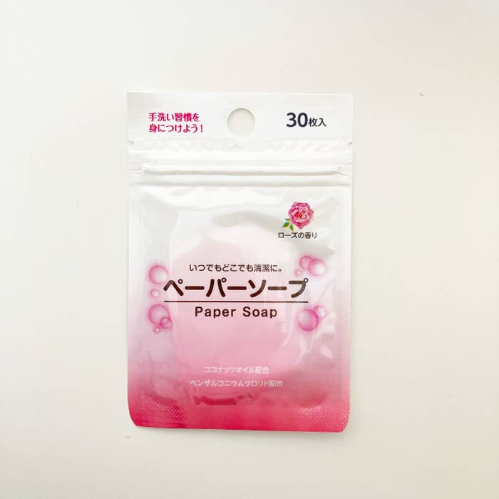 DAISO(ダイソー)の衛生グッズ「ペーパーソープ 30枚 ローズの香り」