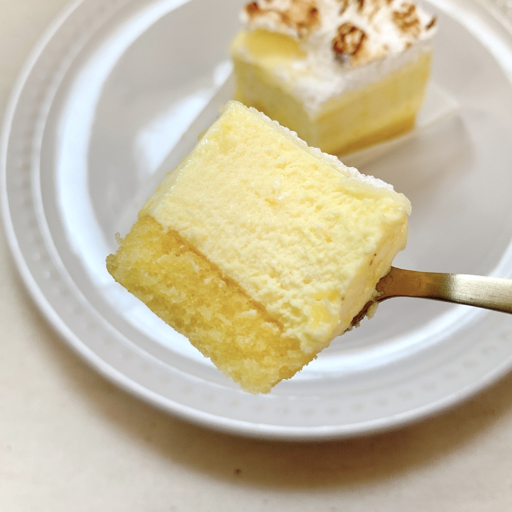 DOUTOR（ドトール）のおすすめのスイーツ「レモンのムースケーキ ～焦がしメレンゲ仕立て～」