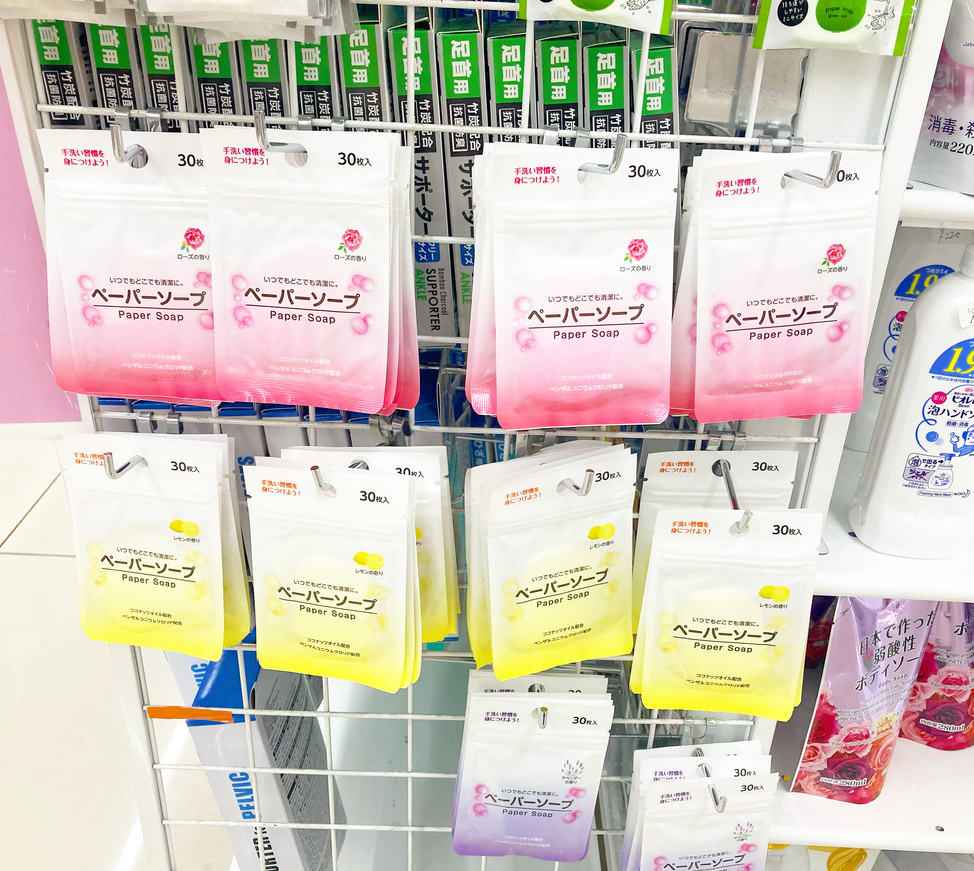 DAISO(ダイソー)の衛生グッズ「ペーパーソープ 30枚 ローズの香り」