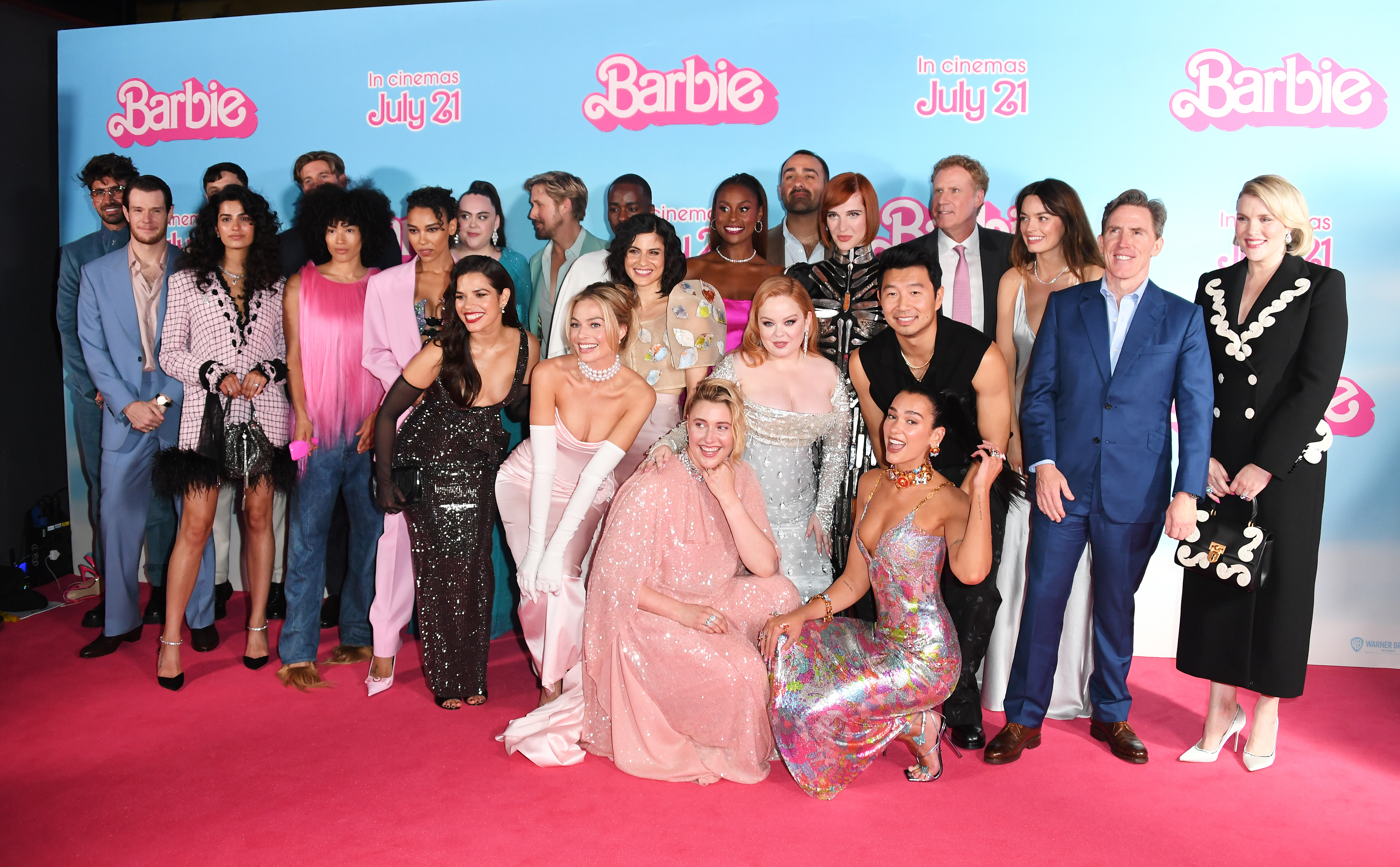 The cast posing on the pink carpet