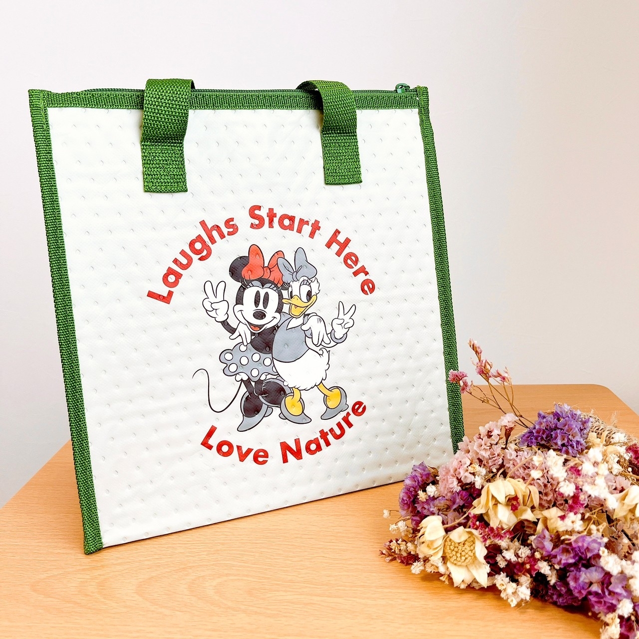 Can★Do(キャンドゥ)のおすすめの保冷バッグ「ディズニー/不織布保冷バッグ ミッキー&フレンズA」