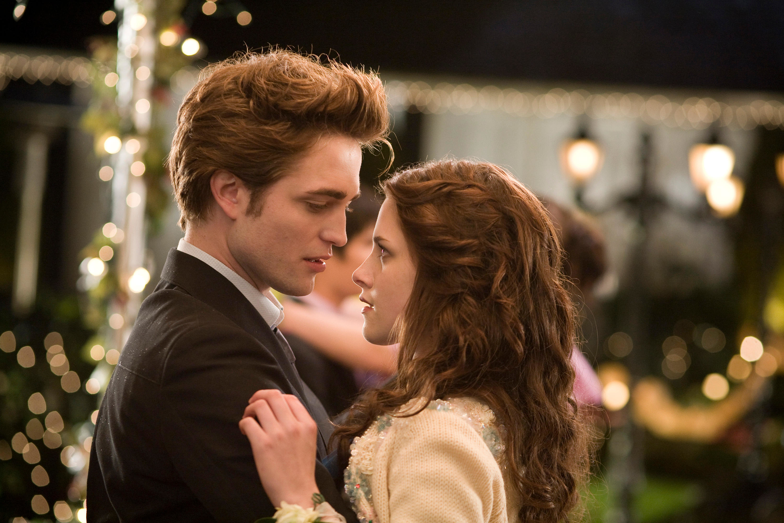 Robert Pattinson and Kristen Stewart dancing in Twilight