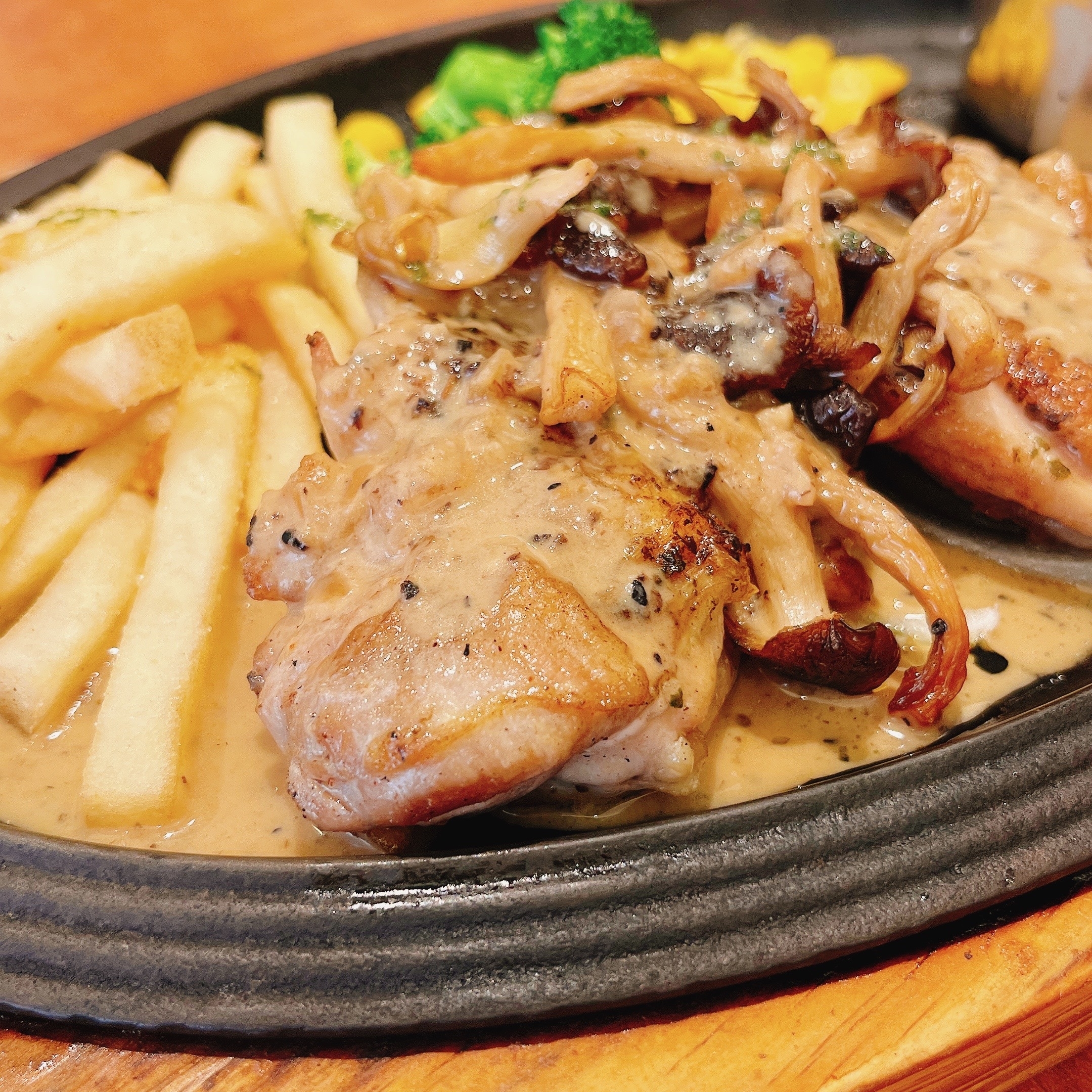 RoyalHost(ロイヤルホスト)のおすすめランチ「チキングリルポルチーニクリームソースランチ(スープ・ライス付)」