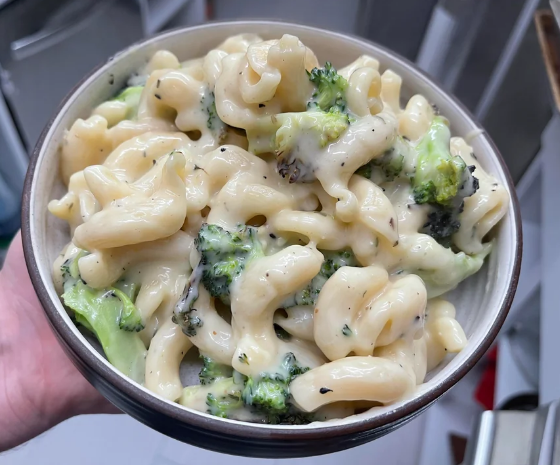 bowl of cheesy pasta with broccoli