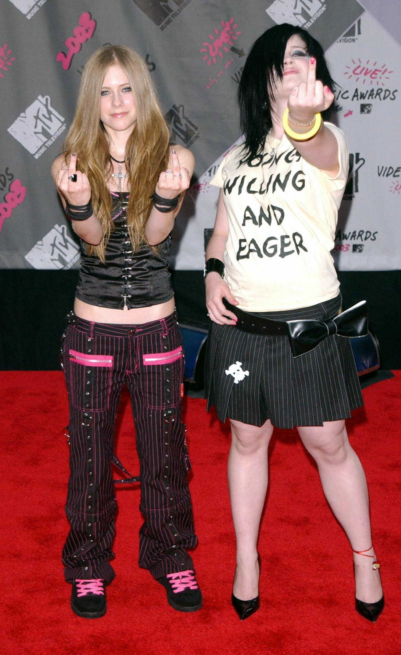 Avril Lavigne and Kelly Osbourne giving the finger