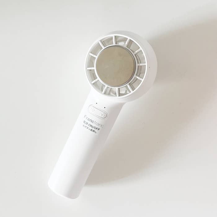 Francfranc（フランフラン）のおすすめの便利アイテム「フレ アイスタッチハンディファン ホワイト」
